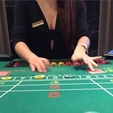 Tim simpati togel bekerja di pusat operasi untuk memastikan layanan platform berjalan lancar